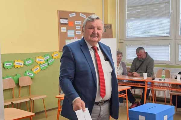 Šimko zostane primátorom R. Soboty. Poznáme aj mená nových mestských poslancov. Skončili Auxt, Baláž, Bornayová, Kuvik, Mir i Halász