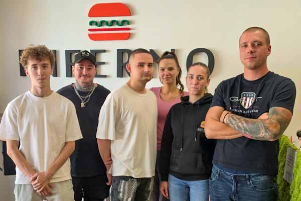 V Tornali si získali zákazníkov poctivými burgermi. Inferno Burger stavia na čerstvosti v príjemnom prostredí