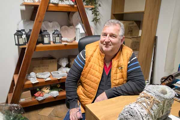 Veľkosklad Gemerflóra v R. Sobote po tridsiatich rokoch otvorí dvere aj verejnosti. Ponúkajú kvety mnohých  odtieňov aj dekorácie na rôzne príležitosti